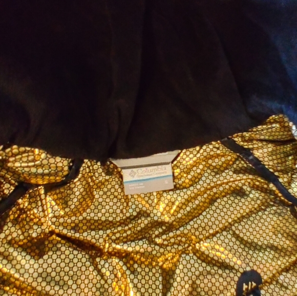 Columbia winter jacket with hood and zipper. Thumb cut outs. Extremely durable - Picture 2 of 4